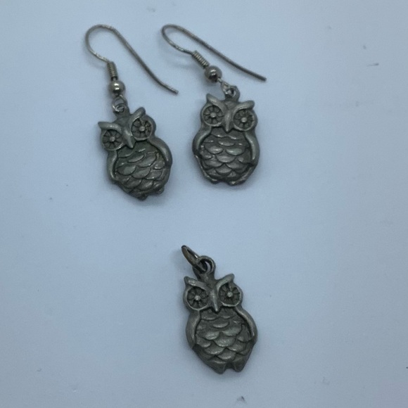 Silver Tone Owl Earrings & Pendant - Picture 5 of 6